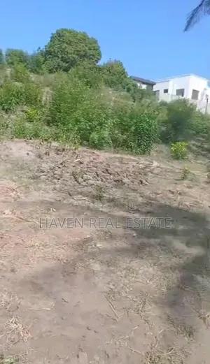 Kiwanja Kinauzwa Mbweni Moga