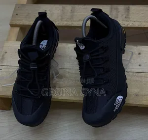 Veryy Simple Sneakers Shoes