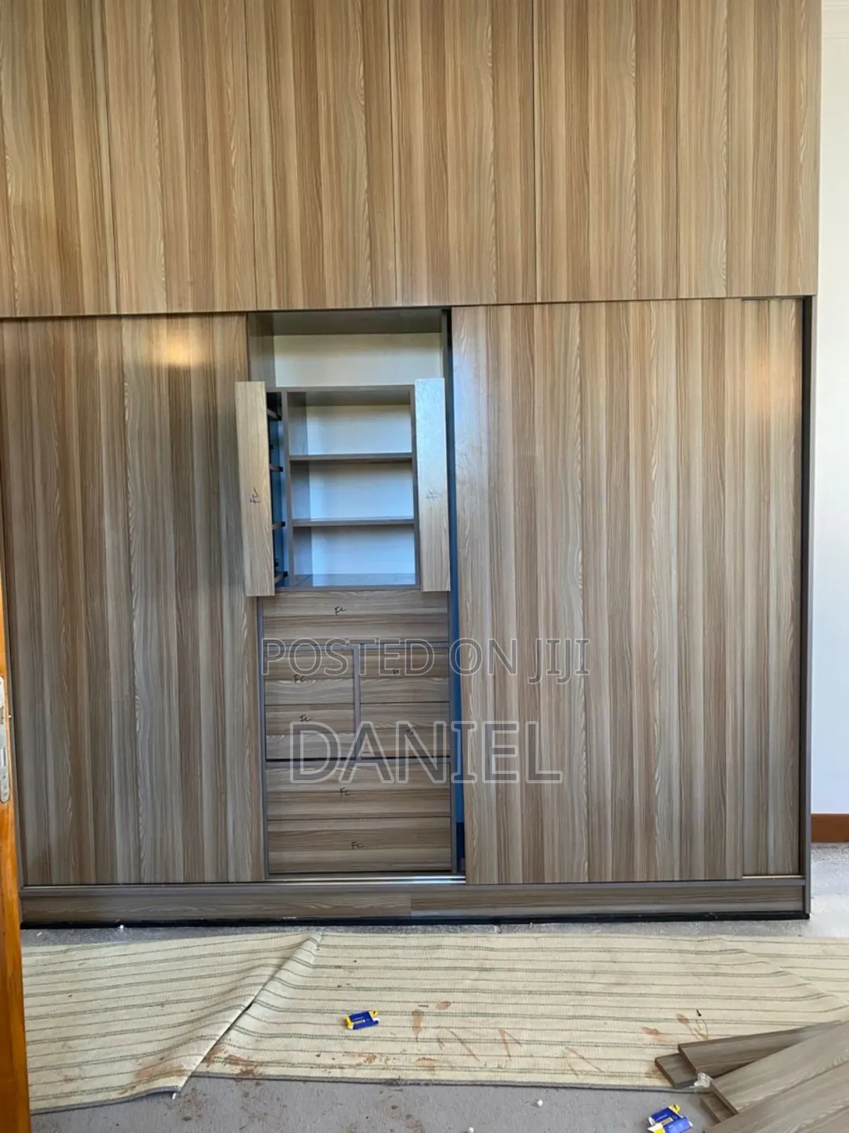 Kabati La Nguo Sliding Doors