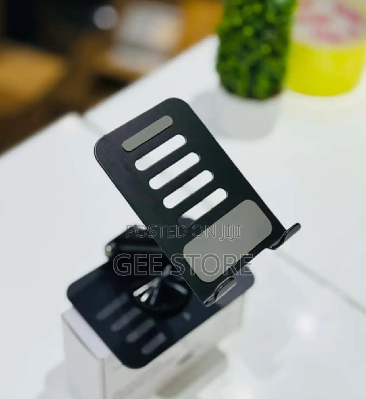 P47 Phone Stand