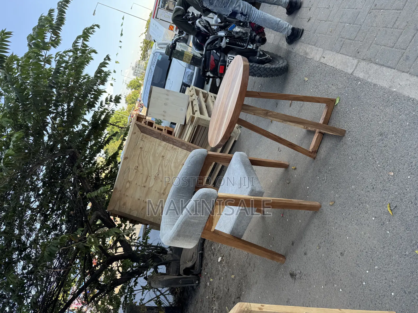 Meza Nzur Sana