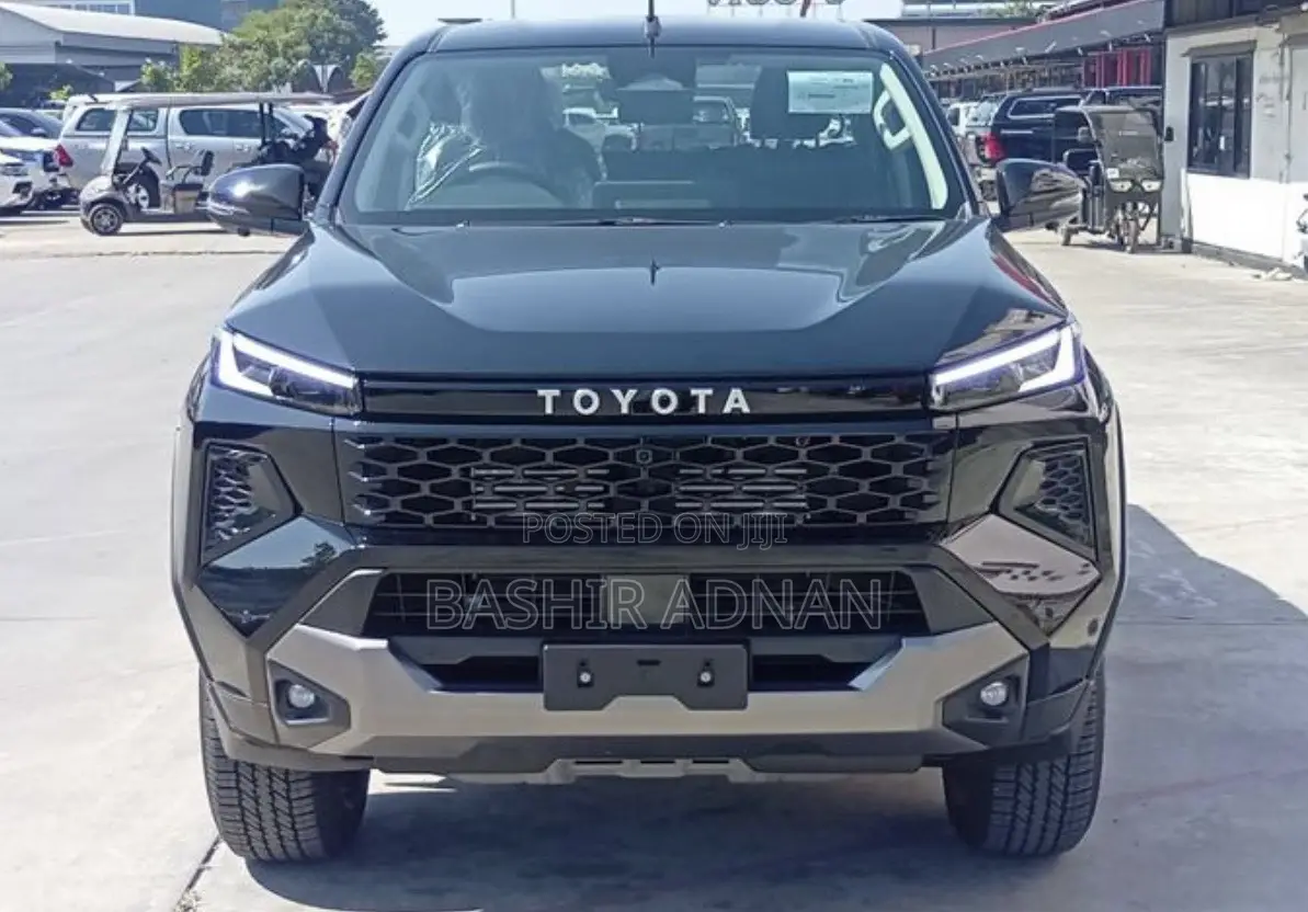 New Toyota Hilux 2025 Black