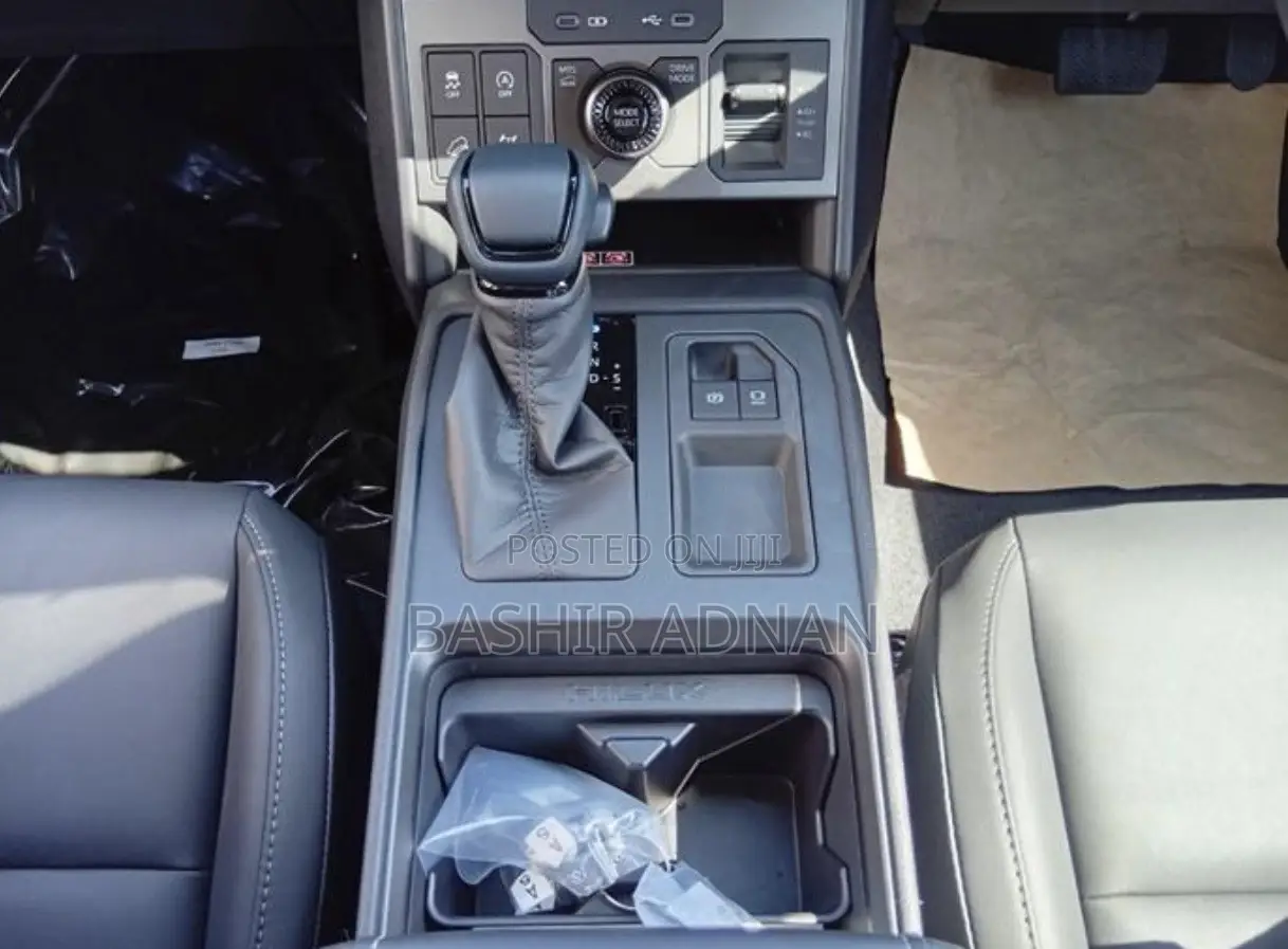 New Toyota Hilux 2025 Black