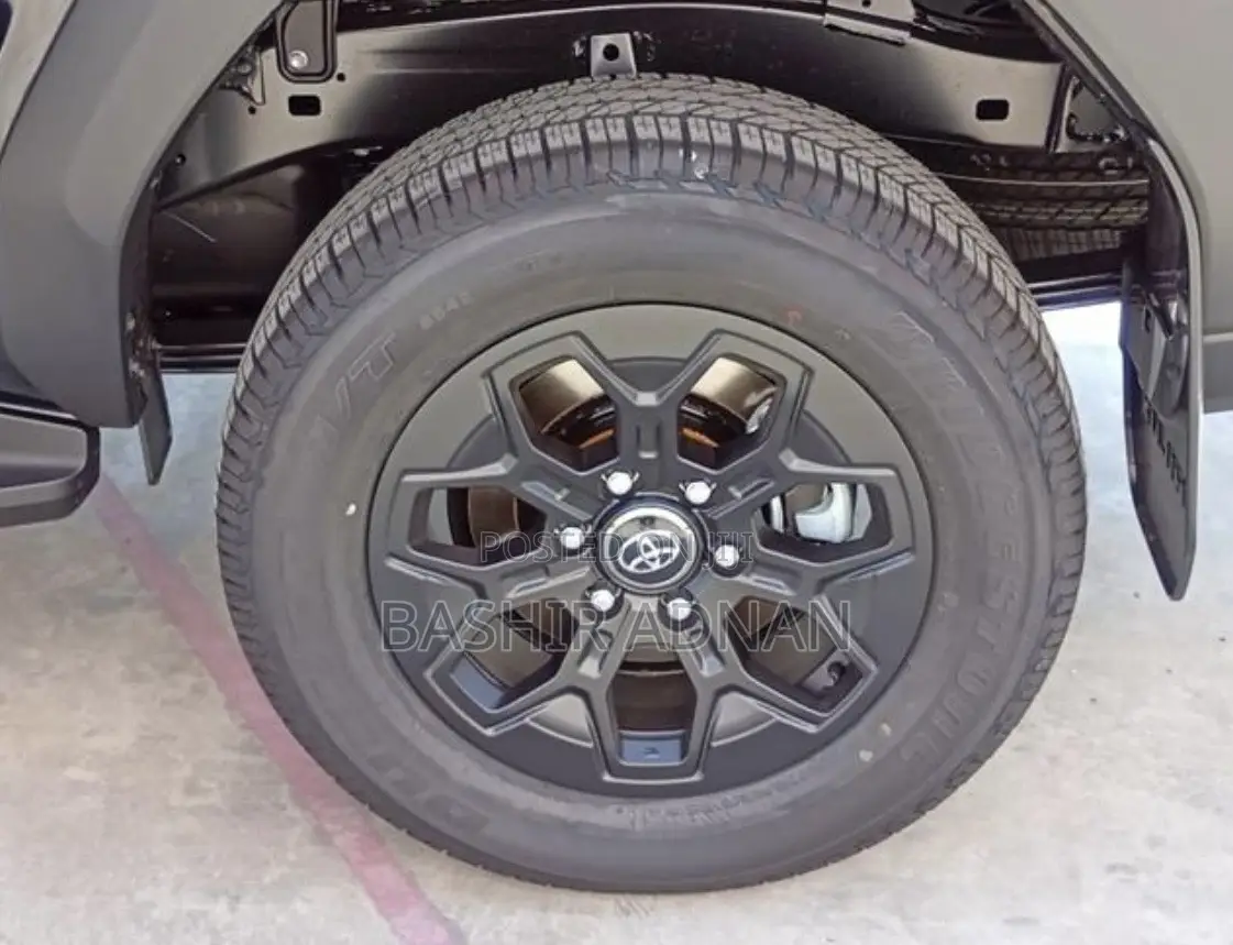 New Toyota Hilux 2025 Black