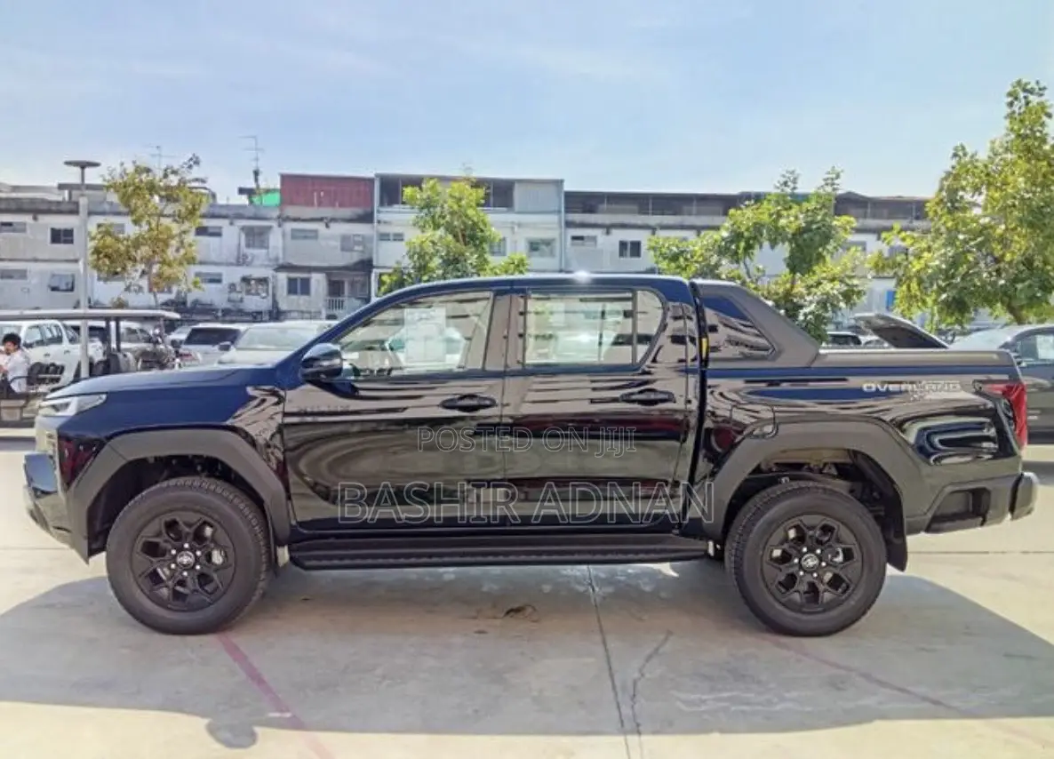 New Toyota Hilux 2025 Black