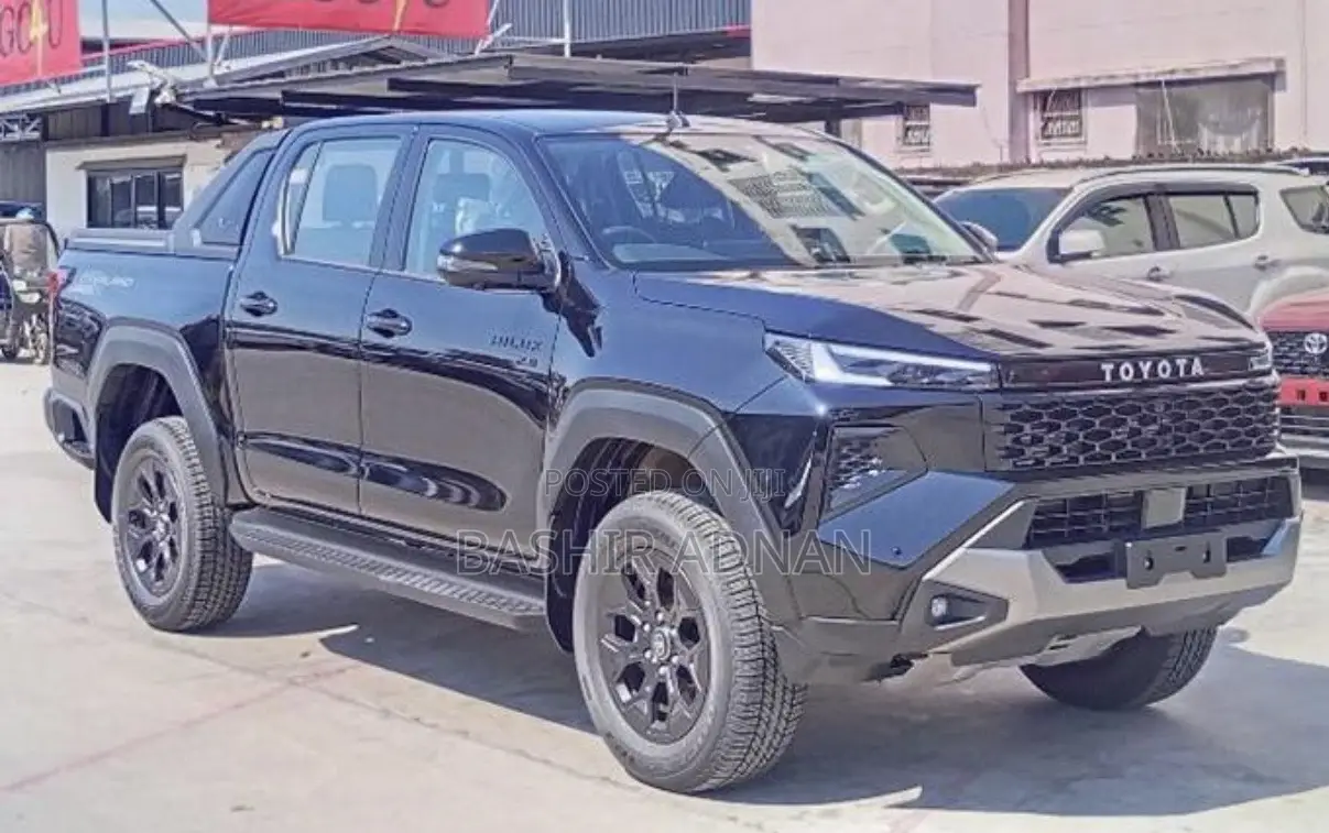 New Toyota Hilux 2025 Black