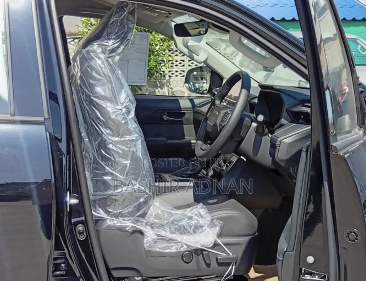 New Toyota Hilux 2025 Black