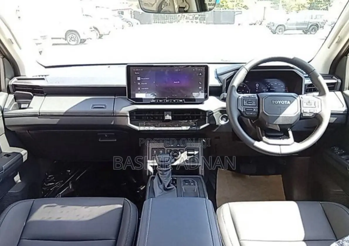 New Toyota Hilux 2025 Black