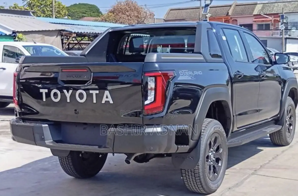 New Toyota Hilux 2025 Black