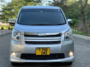 Toyota Noah 2008 Silver