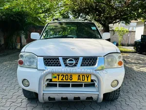 Nissan Hardbody 2009 White