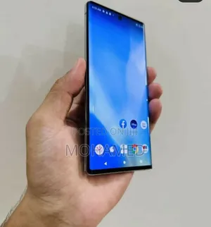 Fujitsu Arrows NX9 F-52A 128 GB Blue