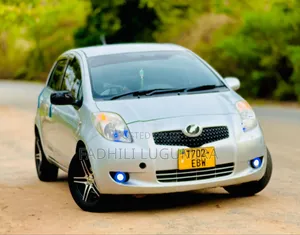 Toyota Vitz 2004 Silver