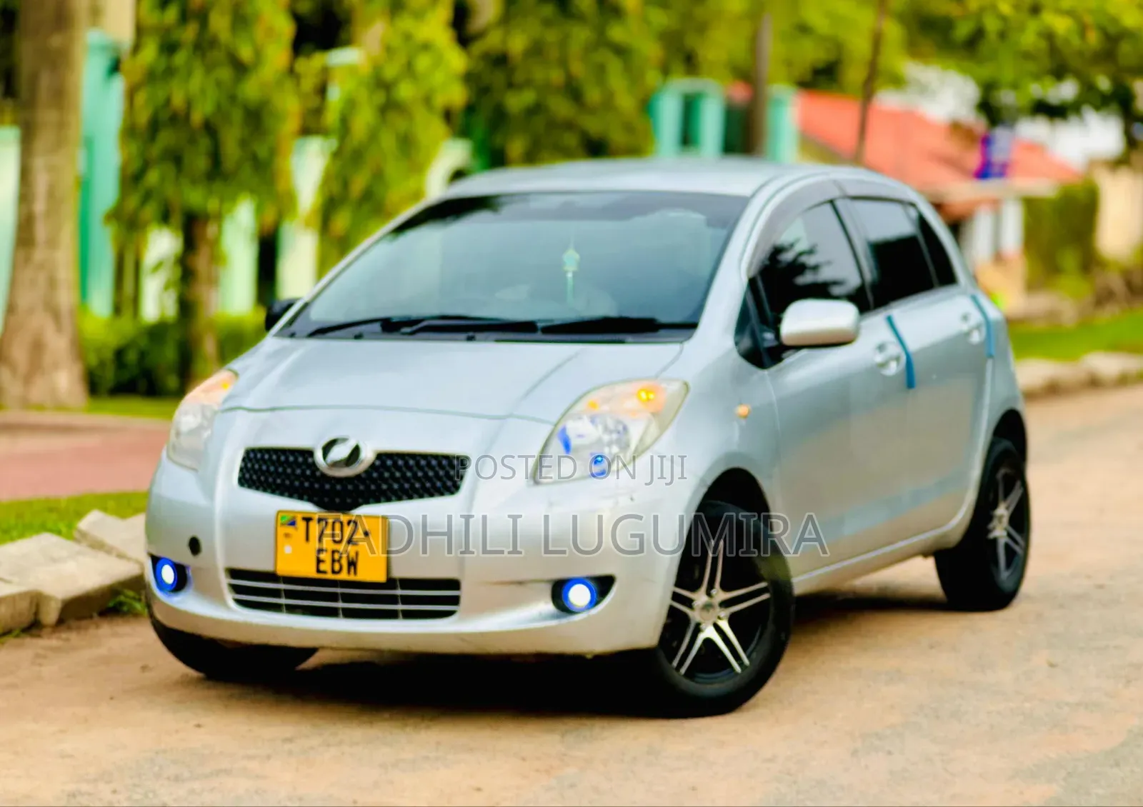 Toyota Vitz 2004 Silver