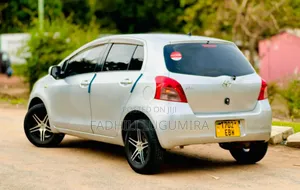 Toyota Vitz 2004 Silver