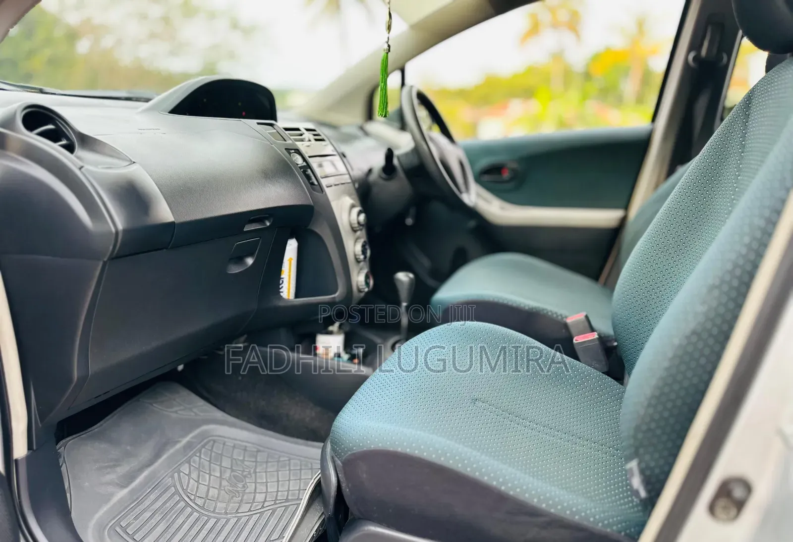 Toyota Vitz 2004 Silver