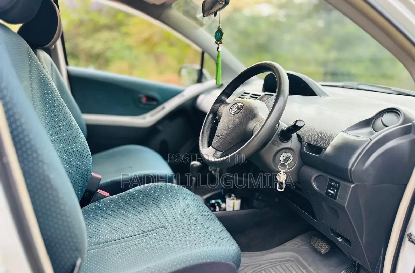 Toyota Vitz 2004 Silver