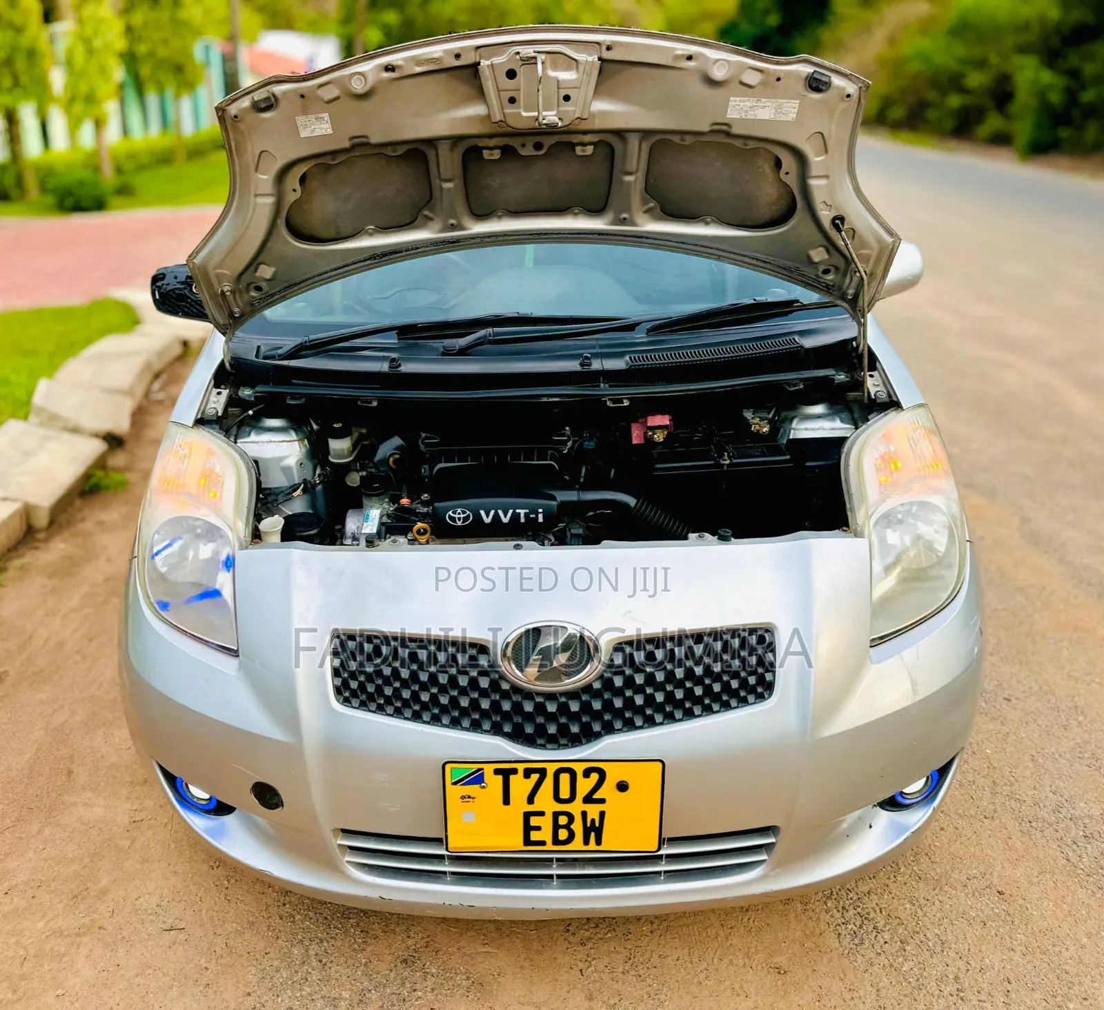 Toyota Vitz 2004 Silver