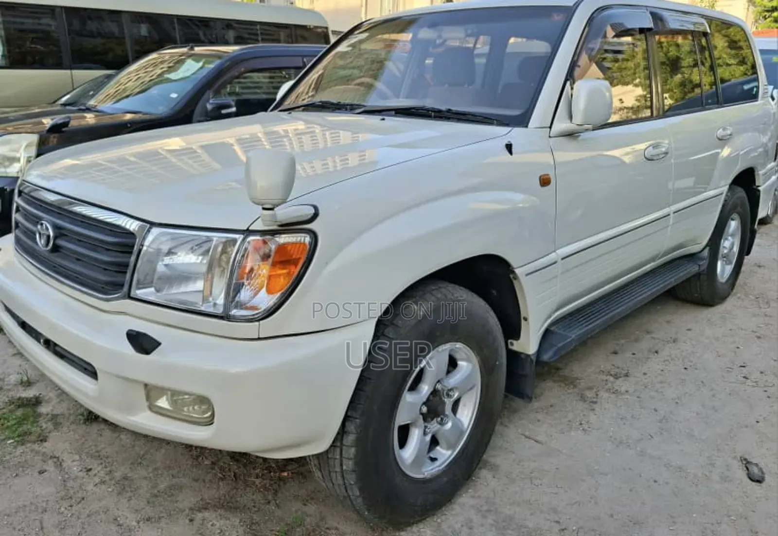 Toyota Land Cruiser 2001 White