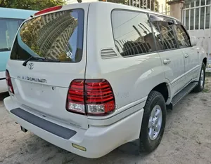 Toyota Land Cruiser 2001 White