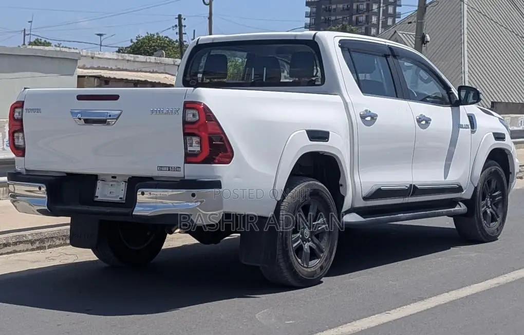 Toyota Hilux Revo Double Cab Deisel 2.4 AWD 2022 Pearl