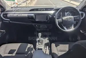Toyota Hilux Revo Double Cab Deisel 2.4 AWD 2022 Pearl
