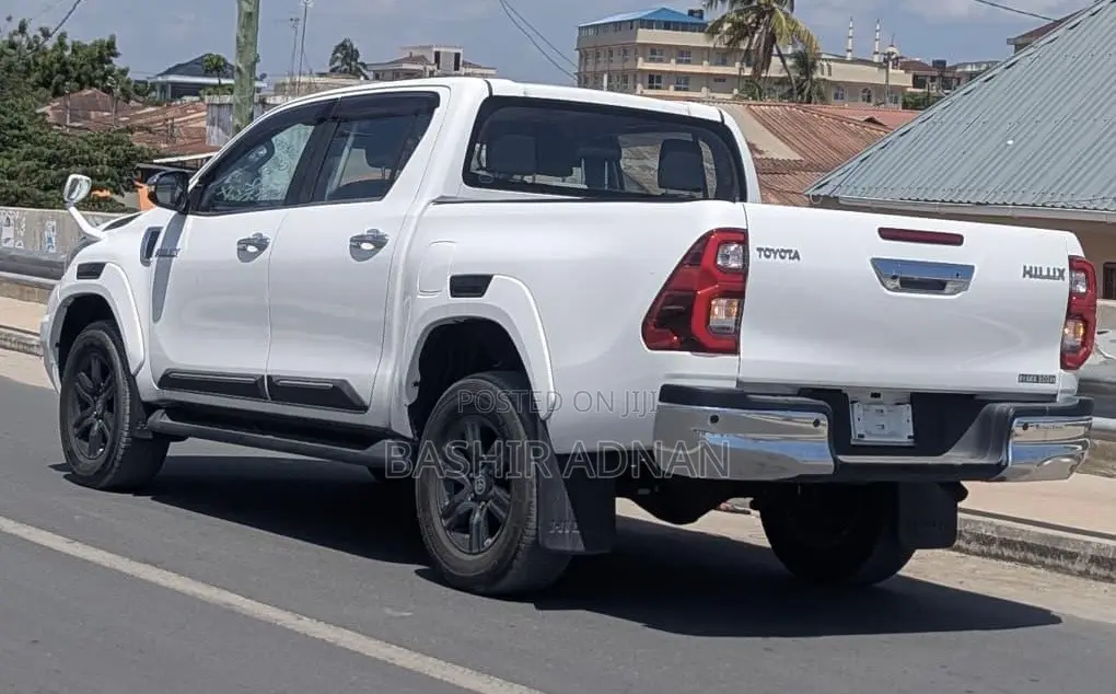 Toyota Hilux Revo Double Cab Deisel 2.4 AWD 2022 Pearl