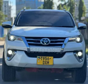 Toyota Fortuner 2018 White