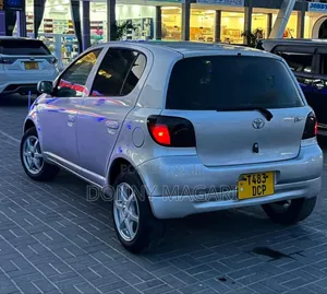 Toyota Vitz 2002 Silver