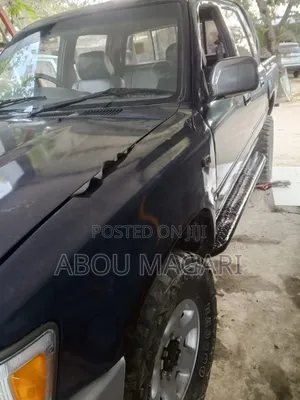 Toyota Hilux 2002 Blue