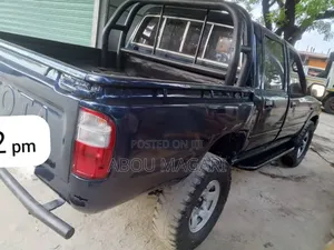 Toyota Hilux 2002 Blue