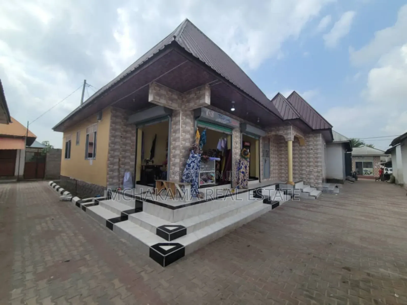 8bdrm Apartment in Mchakama Real Estate, Chamazi for sale