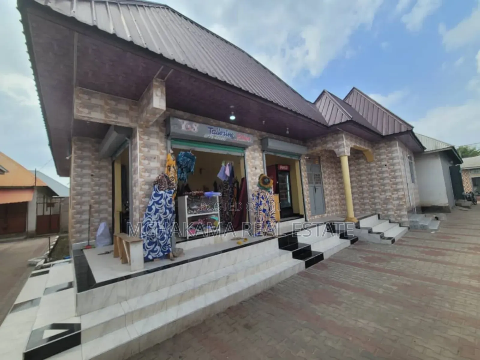 8bdrm Apartment in Mchakama Real Estate, Chamazi for sale