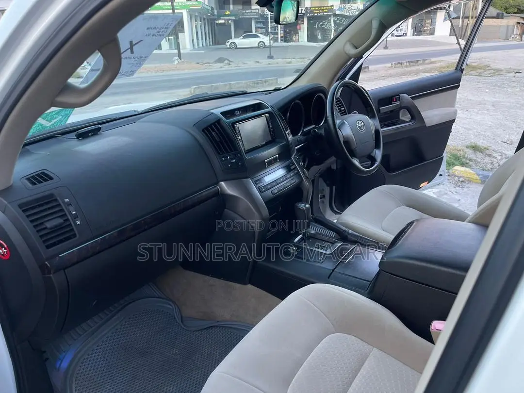Toyota Land Cruiser 2008 White
