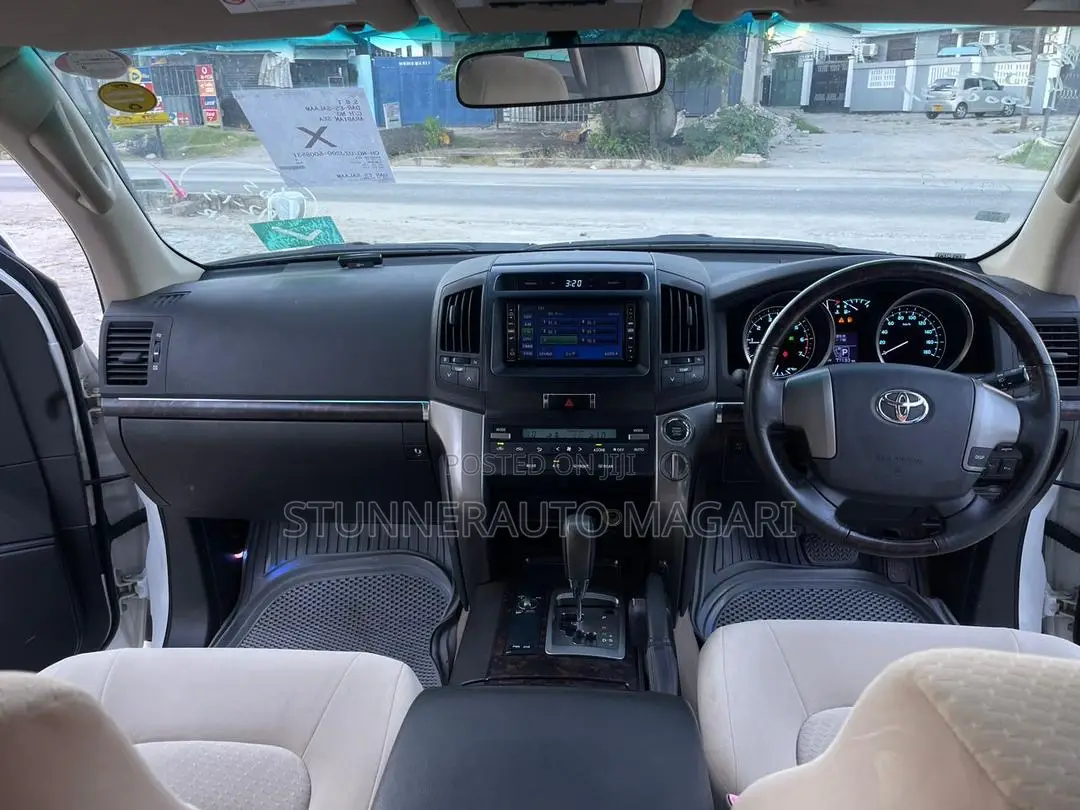 Toyota Land Cruiser 2008 White