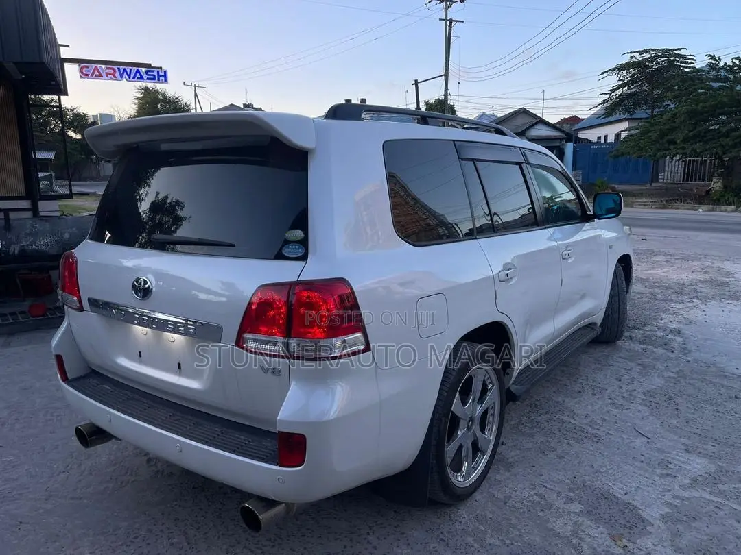 Toyota Land Cruiser 2008 White