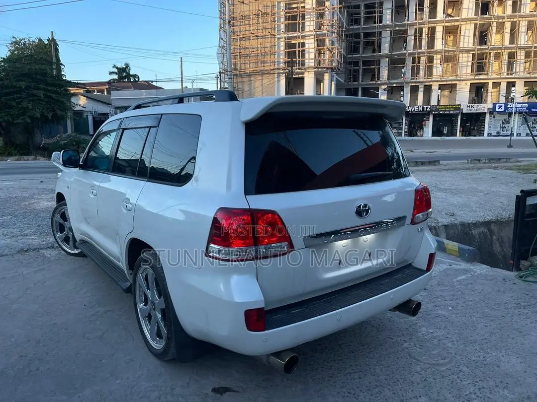 Toyota Land Cruiser 2008 White