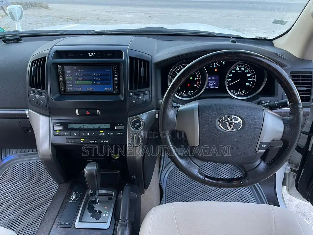 Toyota Land Cruiser 2008 White