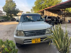 Toyota Land Cruiser Prado 2005 White