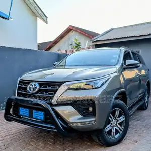 Toyota Fortuner 2022 Gray