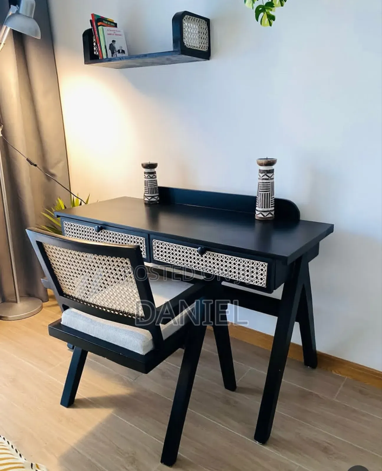 Meza Ya Kusomea Office Table and Chair Rangi Nyeusi