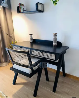 Meza Ya Kusomea Office Table and Chair Rangi Nyeusi