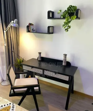 Meza Ya Kusomea Office Table and Chair Rangi Nyeusi