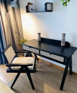 Meza Ya Kusomea Office Table and Chair Rangi Nyeusi