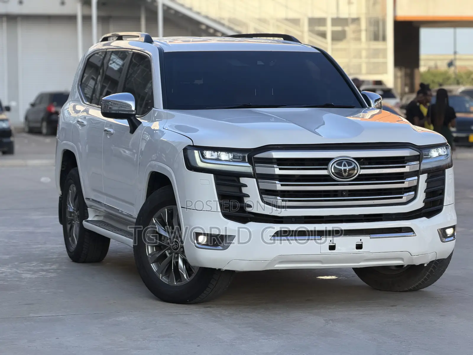 Toyota Land Cruiser LC300 2023 White