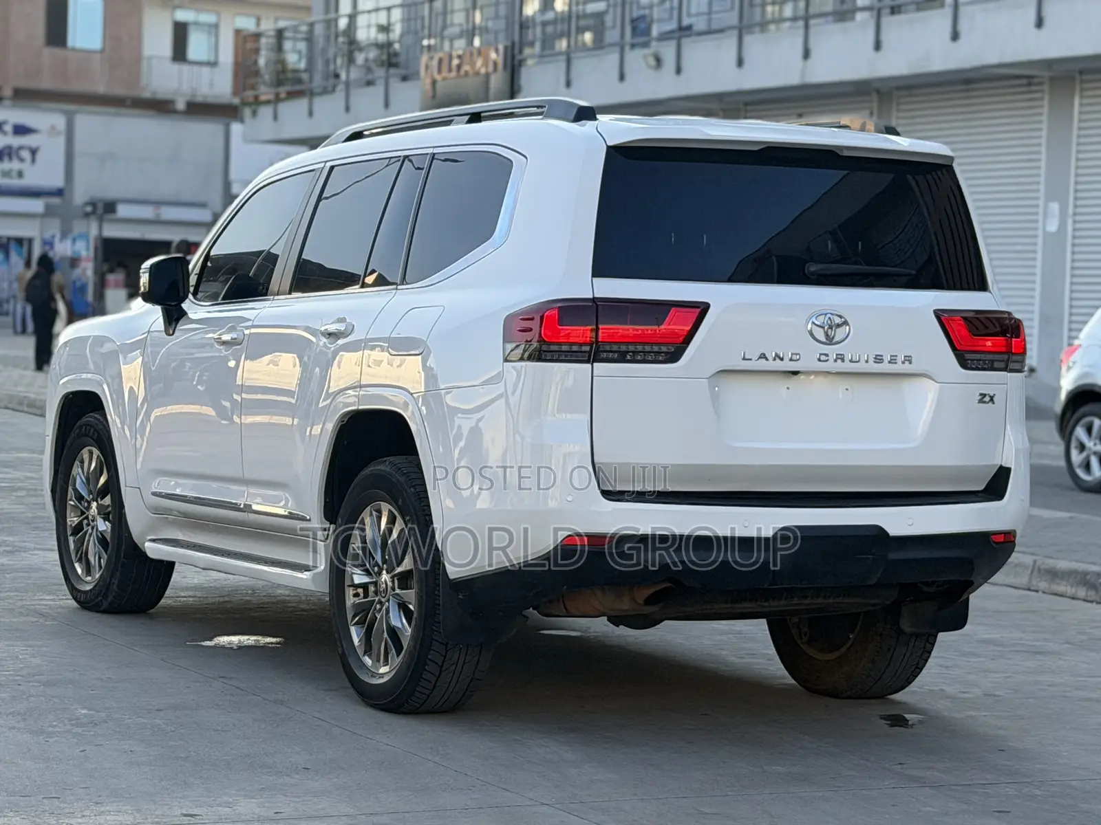 Toyota Land Cruiser LC300 2023 White