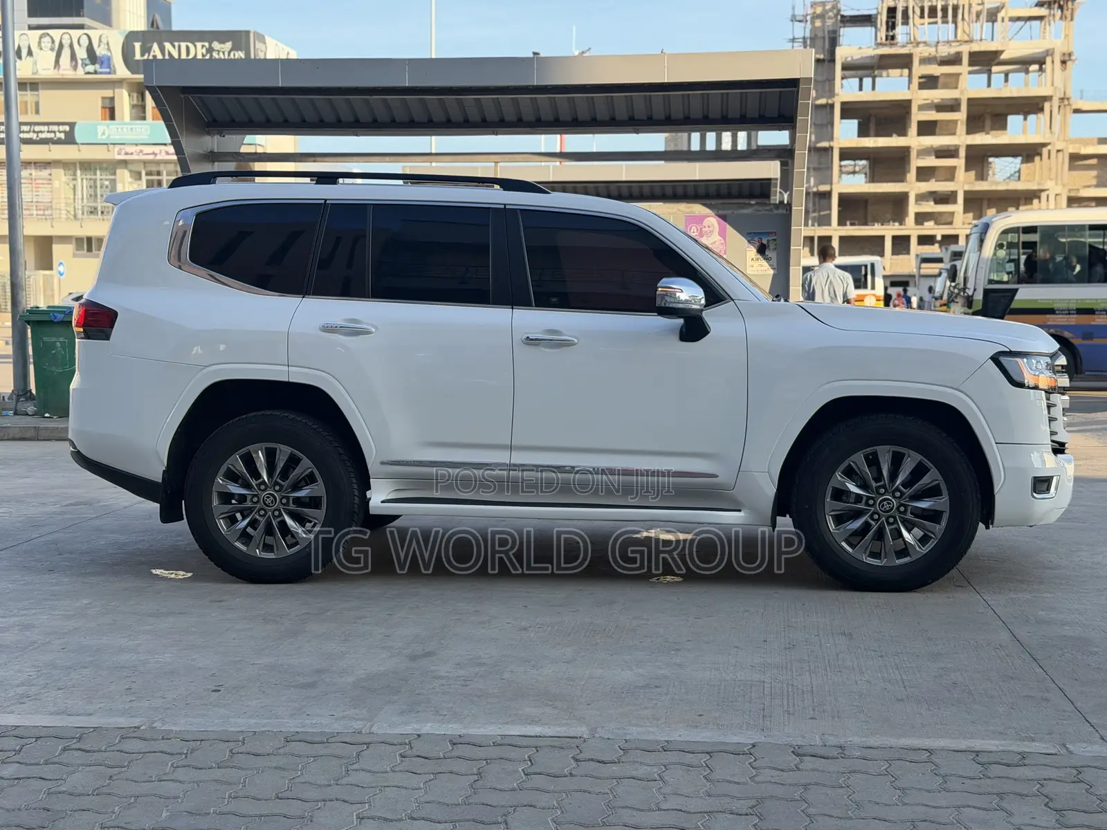 Toyota Land Cruiser LC300 2023 White