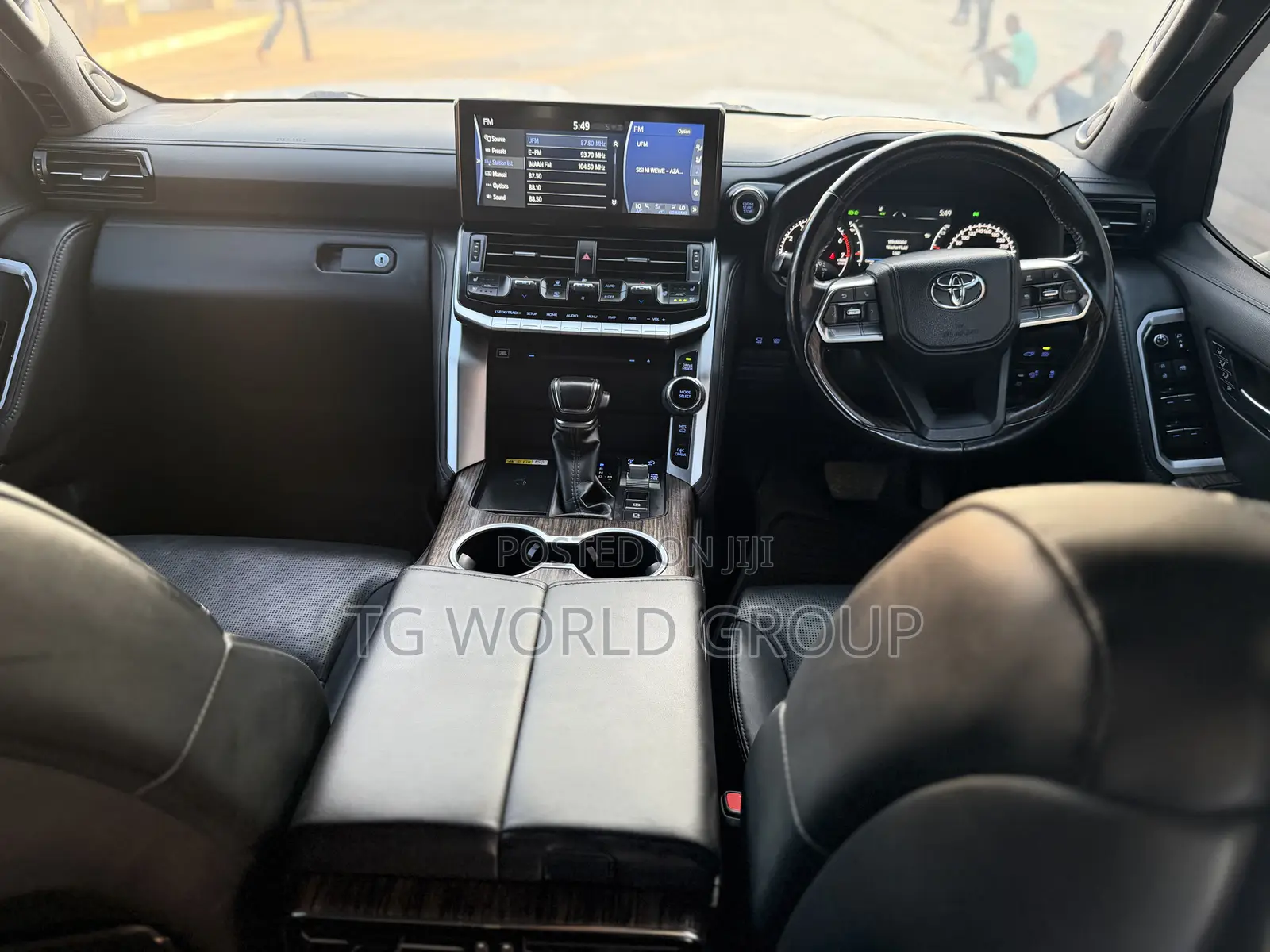 Toyota Land Cruiser LC300 2023 White