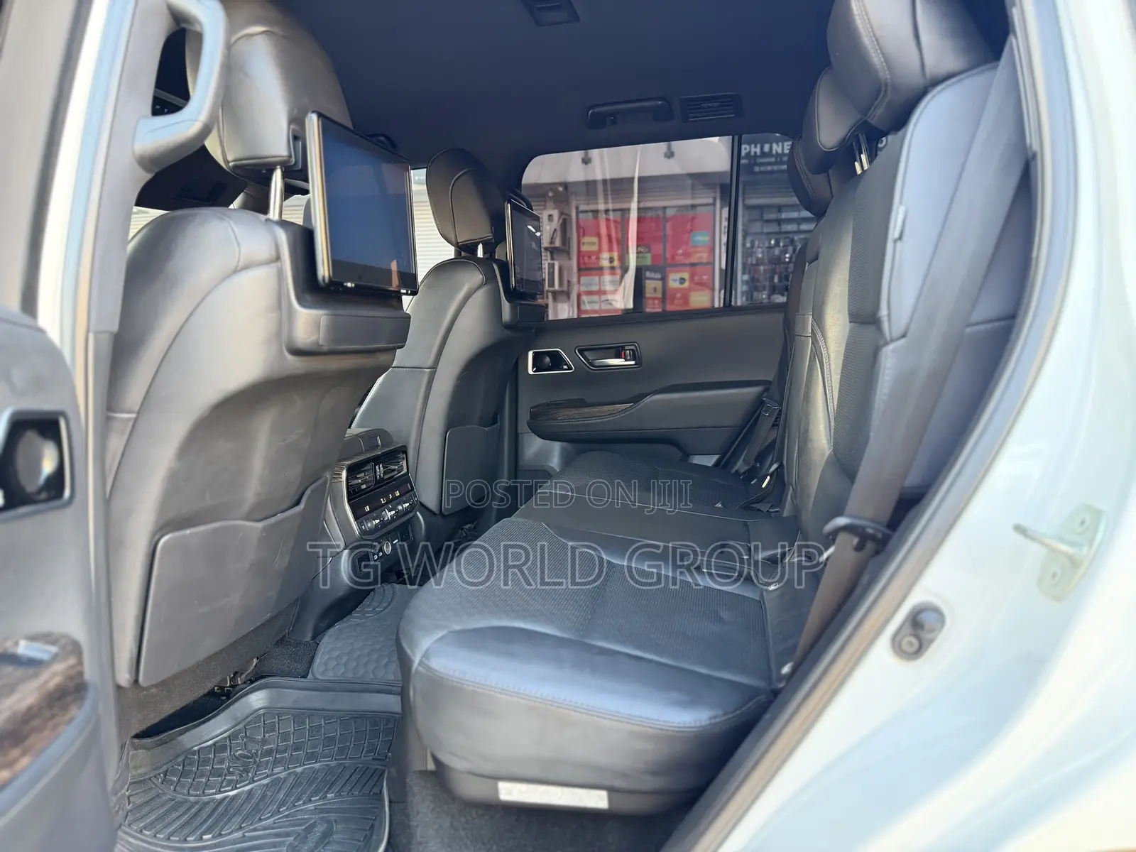 Toyota Land Cruiser LC300 2023 White