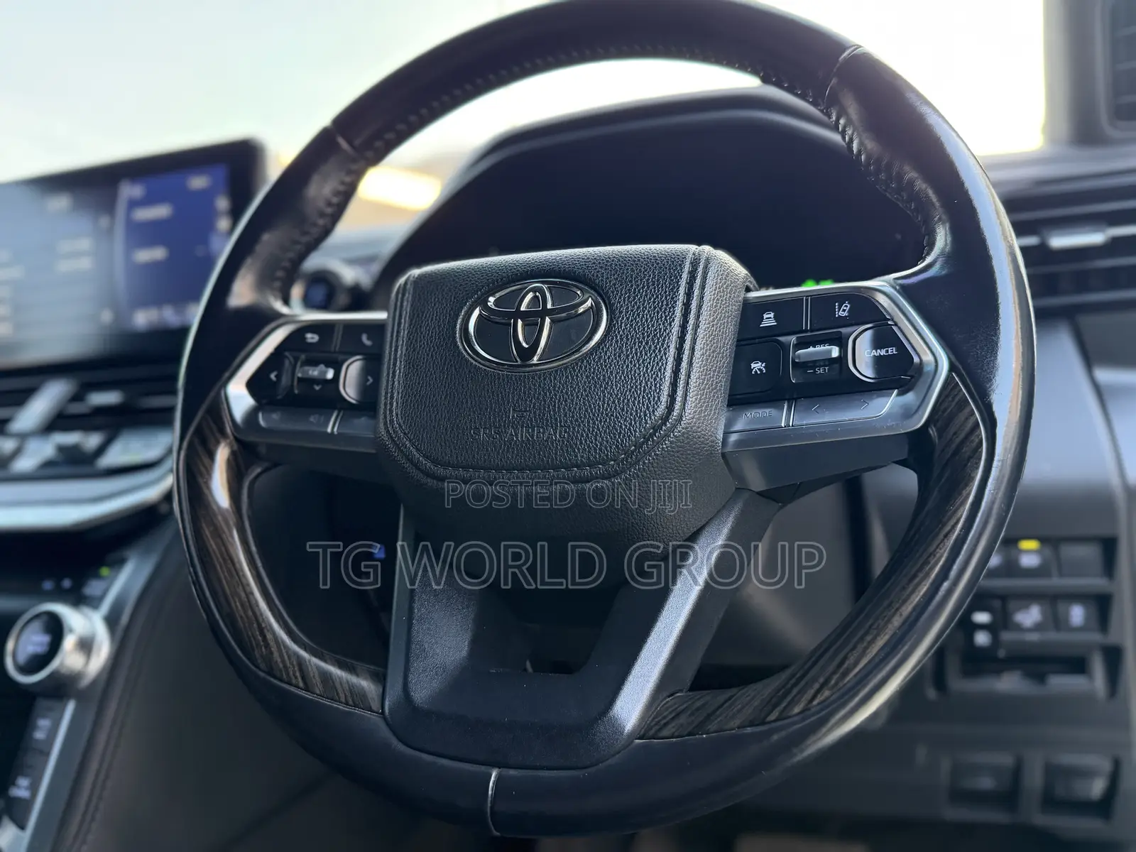 Toyota Land Cruiser LC300 2023 White